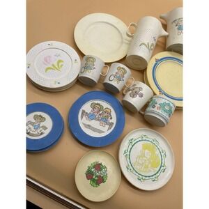 VINTAGE CHILDRENS PLAY TEA PARTY SET PLATES CUPS CABBAGE PATCH KIDS & CHILTON‎